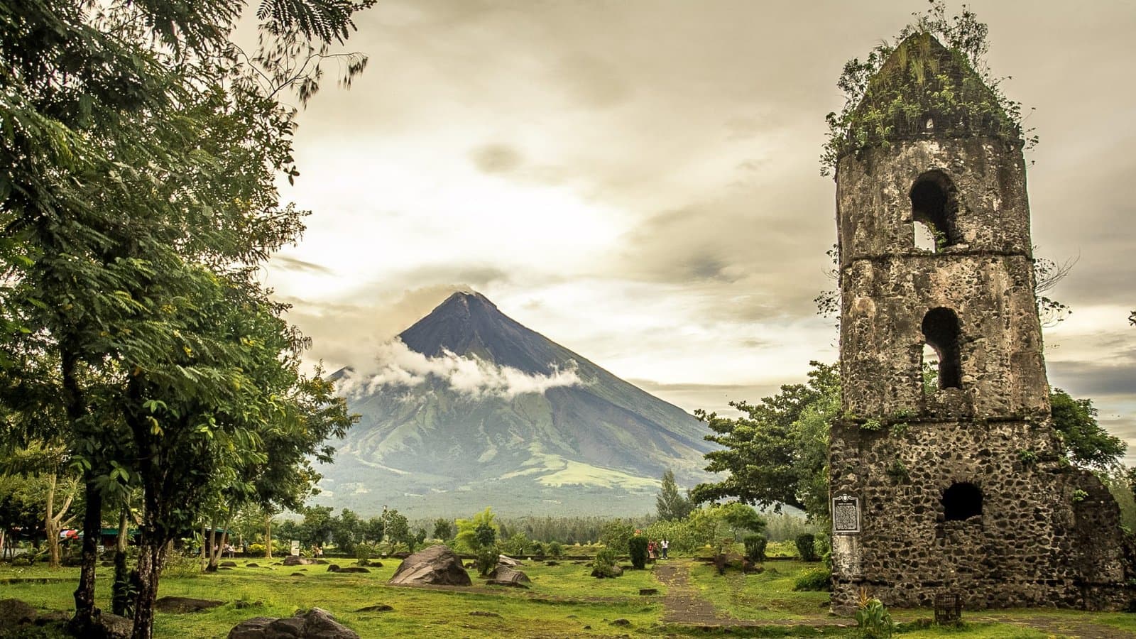 Mount Mayon - De meest actieve en indrukwekkende vulkaan